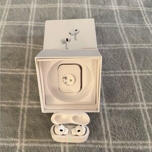 Apple White Earbud Headphones